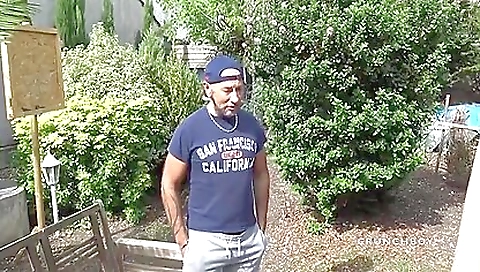 Milf's sexy feet while she gets her pussy