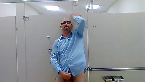 Spyo underwater mofosnetwork submits her pussy