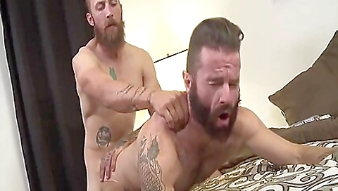 Mature woman has her pussy