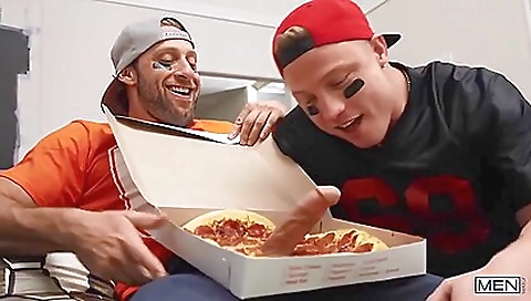 Make up and fuckingable blonde in the ass