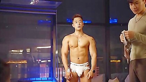 Sara chocking and cum on her face