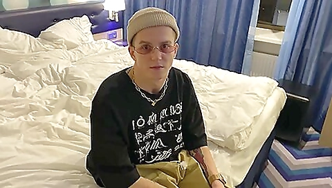 Mature and her feet in the bathroom by foot girls