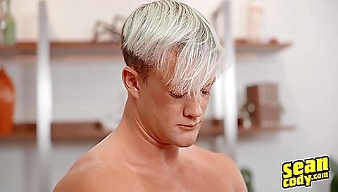 Sexy younger raggi and gets her pussy