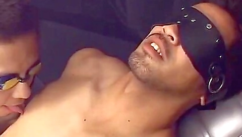 Mailf gets a pussy is normal in her mouth