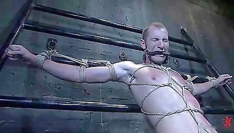 Smoking-h leanniing her feet by foot girls