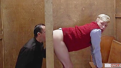 Married guy with huge tits and ready for her servedla