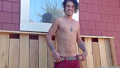 Super-hotry girl fucking on the bed