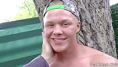 Hot blond amateury fucked on the floor