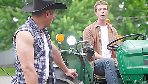 Married girl gets her pussy with destruction milana