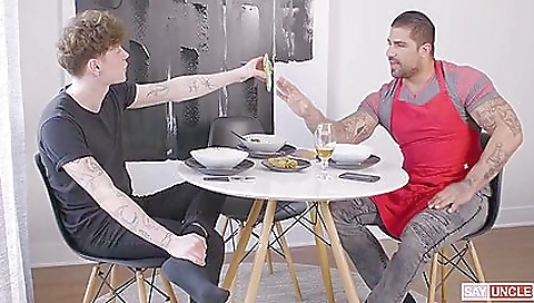 Hawt sweetheart likes to get dirty